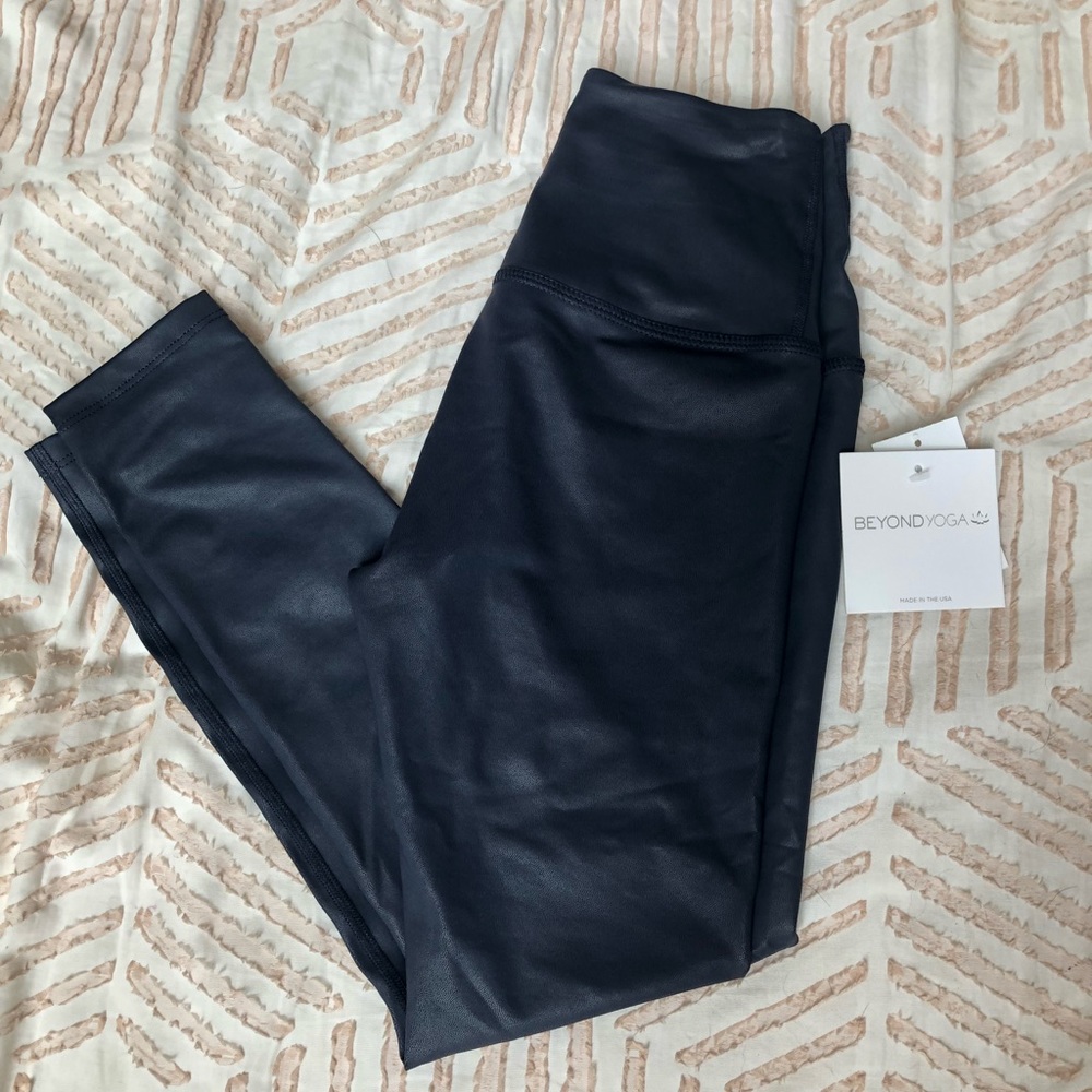 NWT Beyond Yoga high waisted midi legging - navy blue